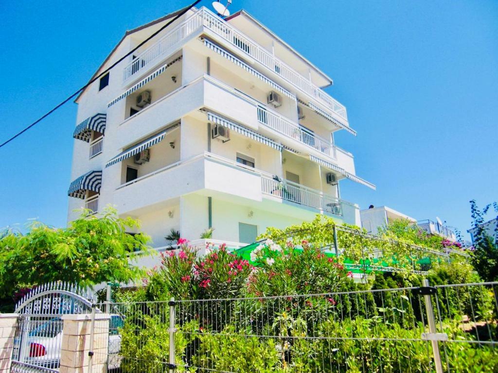 Apartments Ruza Каштела Экстерьер фото